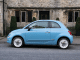 petite voiture bleue ville